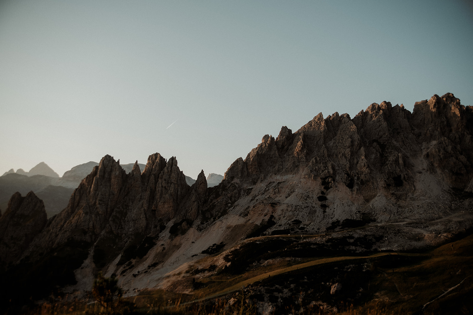 inclusive elopement photographer Dolomites - jagged peaks at sunset in the Dolomites